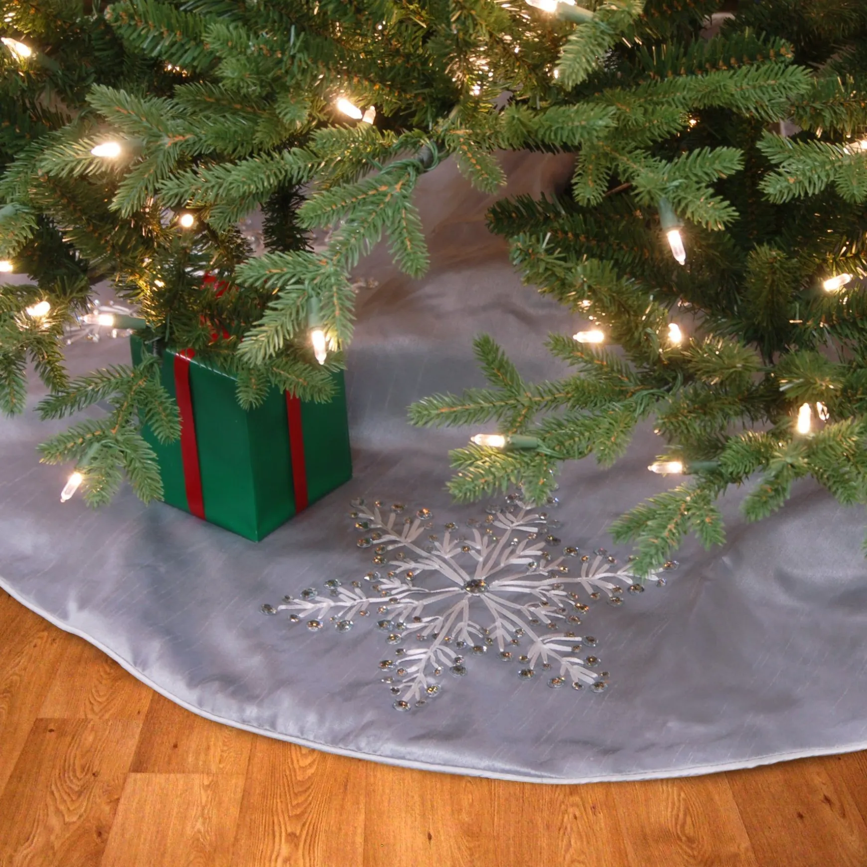 Cheap National Tree Company 42In Snowflake Tree Skirt